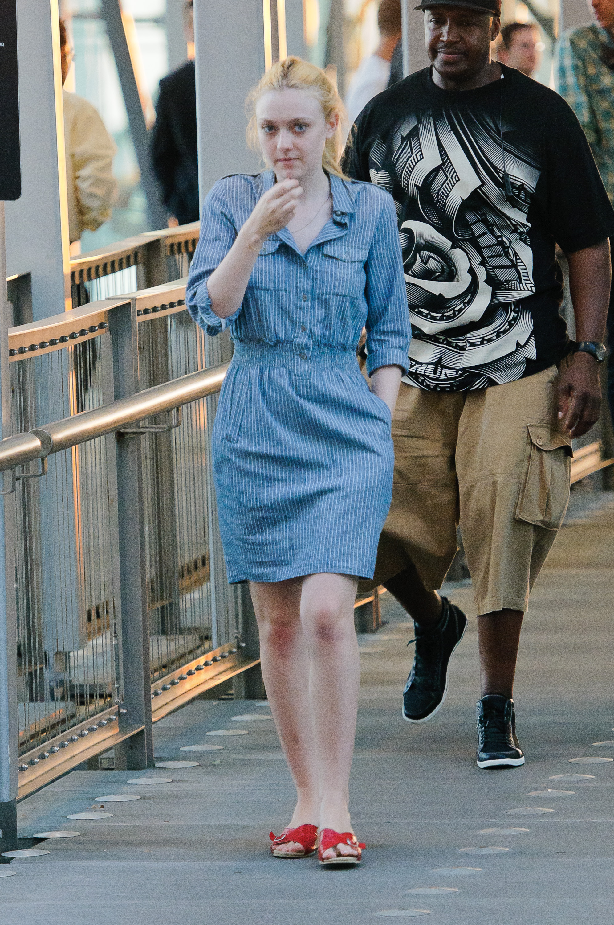 lovely-dakota-very-good-girls-07-31-2012-111.jpg
