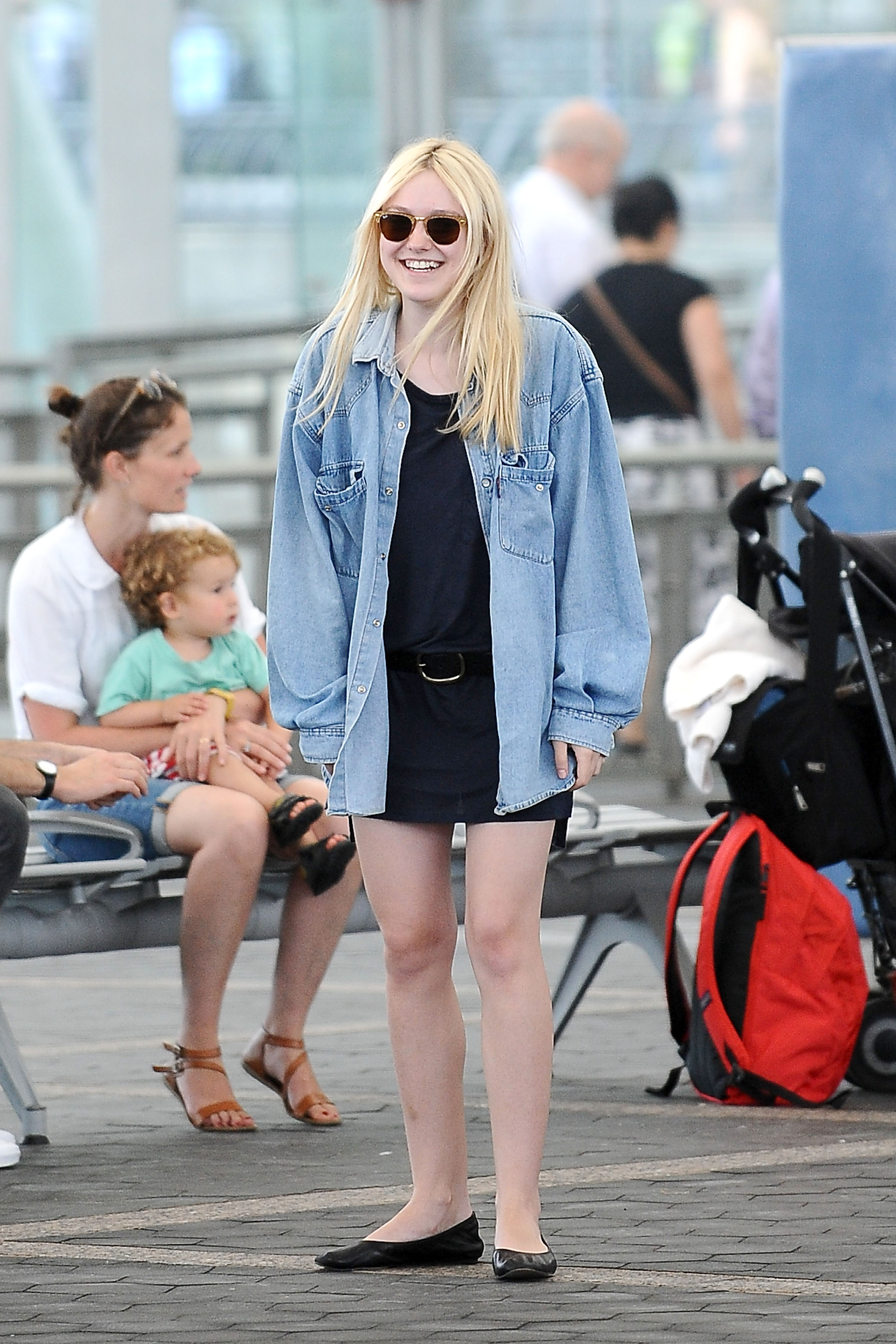lovely-dakota-very-good-girls-07-31-2012-133.jpg