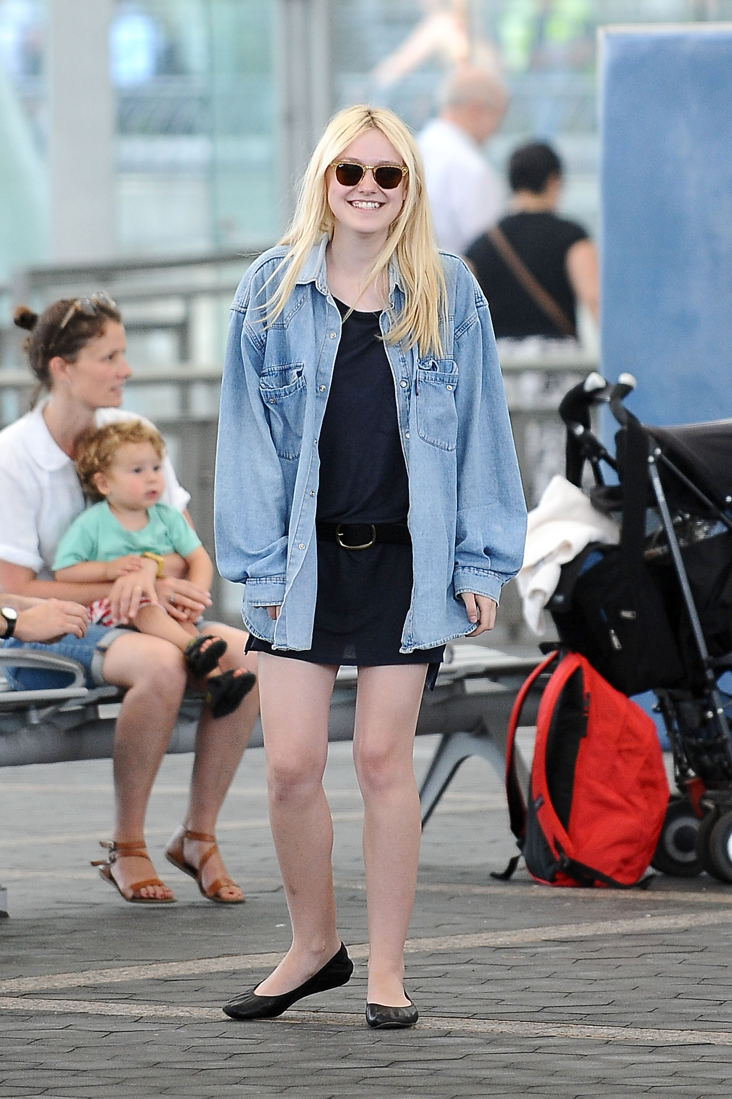 lovely-dakota-very-good-girls-07-31-2012-135.jpg