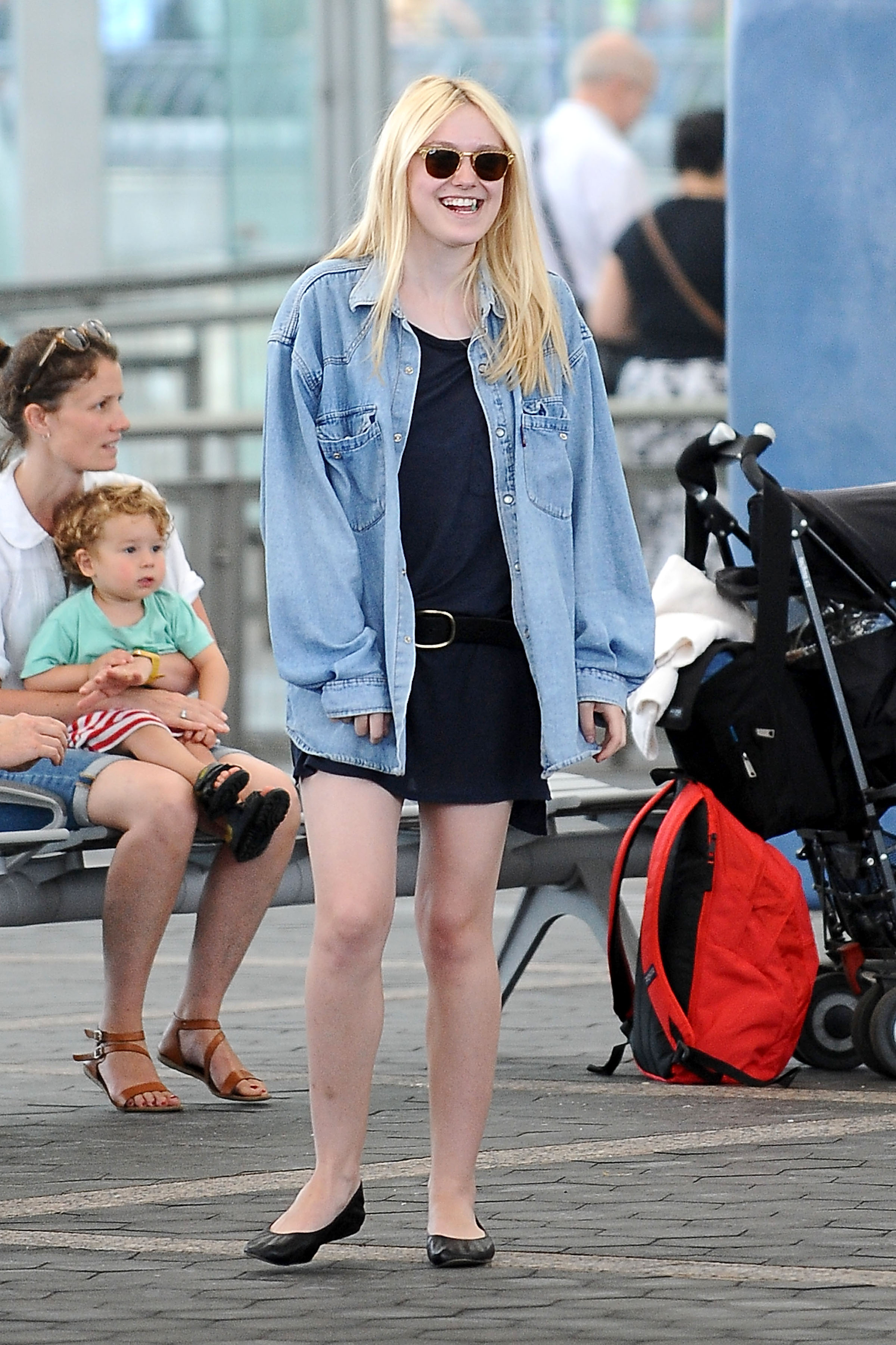 lovely-dakota-very-good-girls-07-31-2012-136.jpg