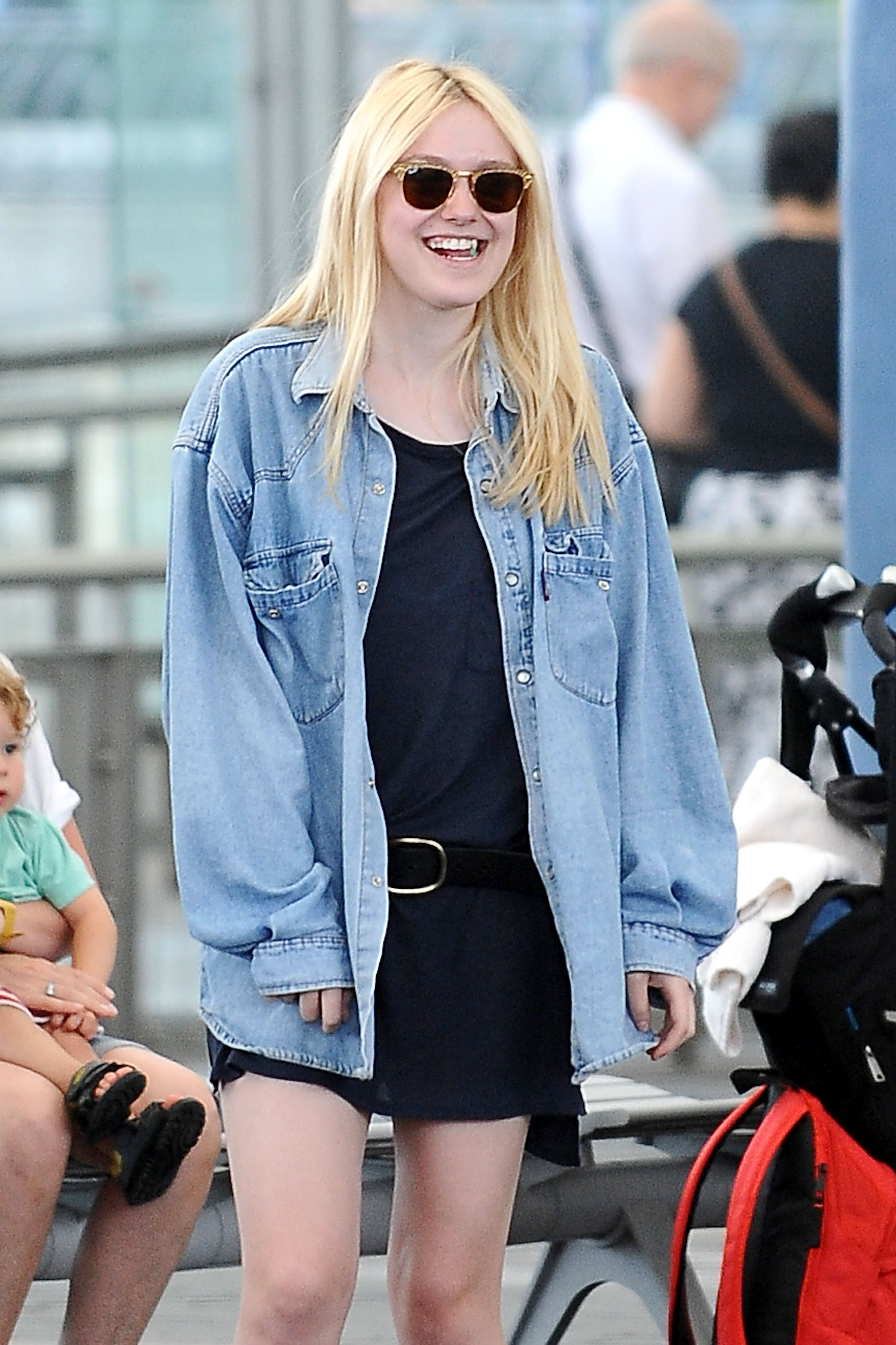 lovely-dakota-very-good-girls-07-31-2012-137.jpg