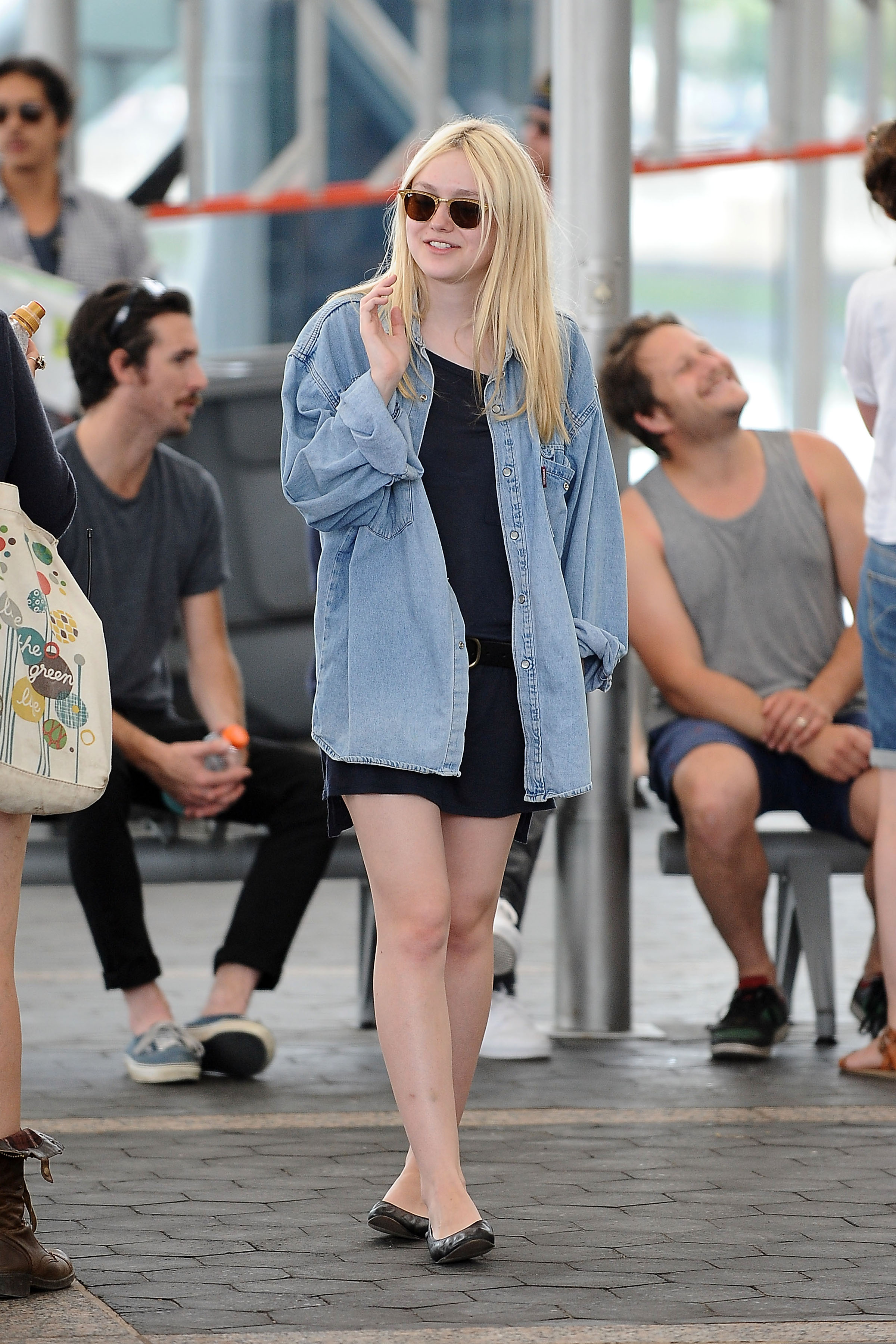 lovely-dakota-very-good-girls-07-31-2012-139.jpg