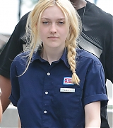 lovely-dakota-very-good-girls-07-31-2012-084.jpg