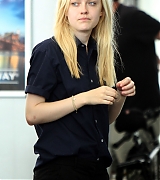 lovely-dakota-very-good-girls-07-31-2012-109.jpg