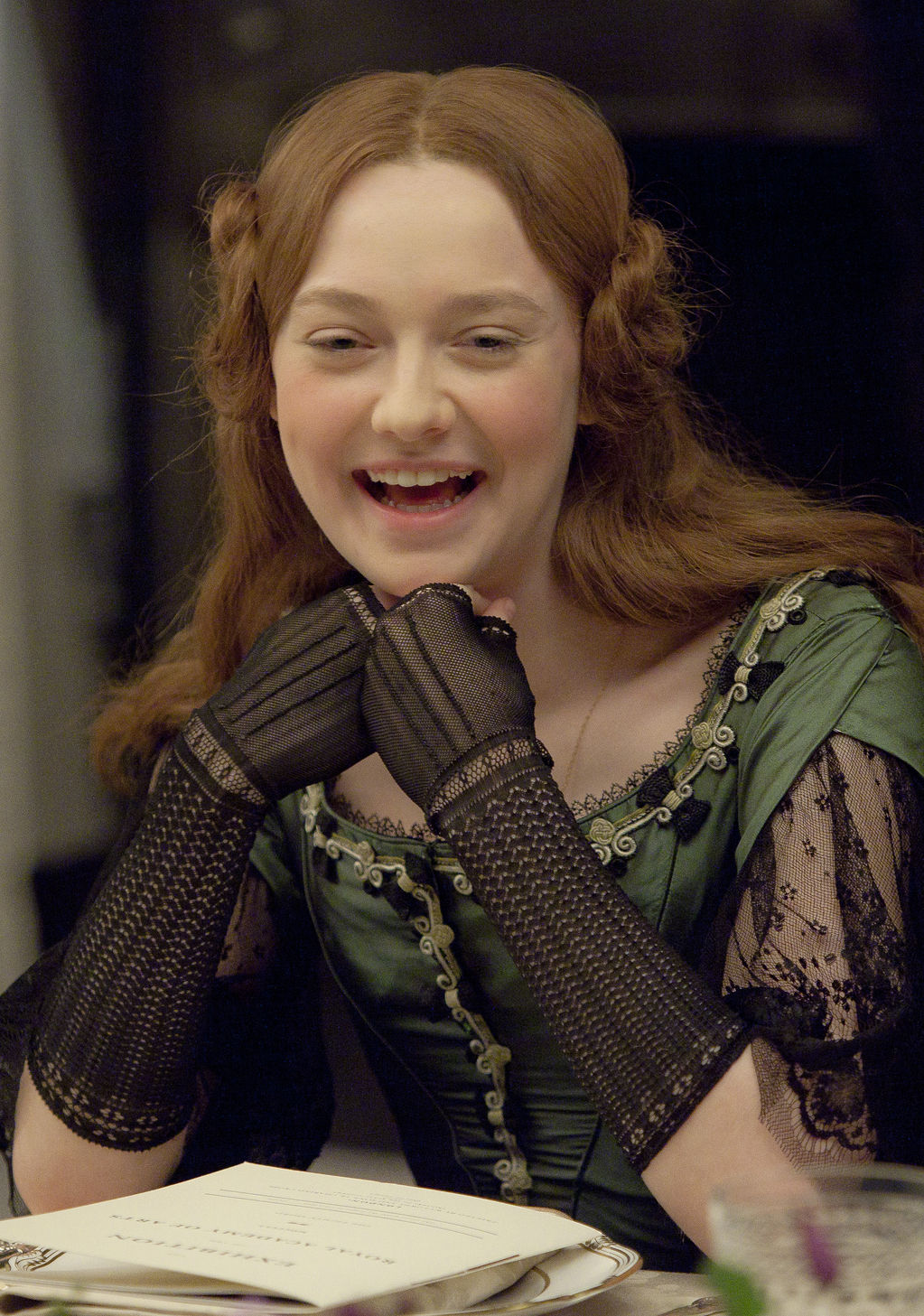 lovely-dakota-effie-11-10-2011-04.jpg