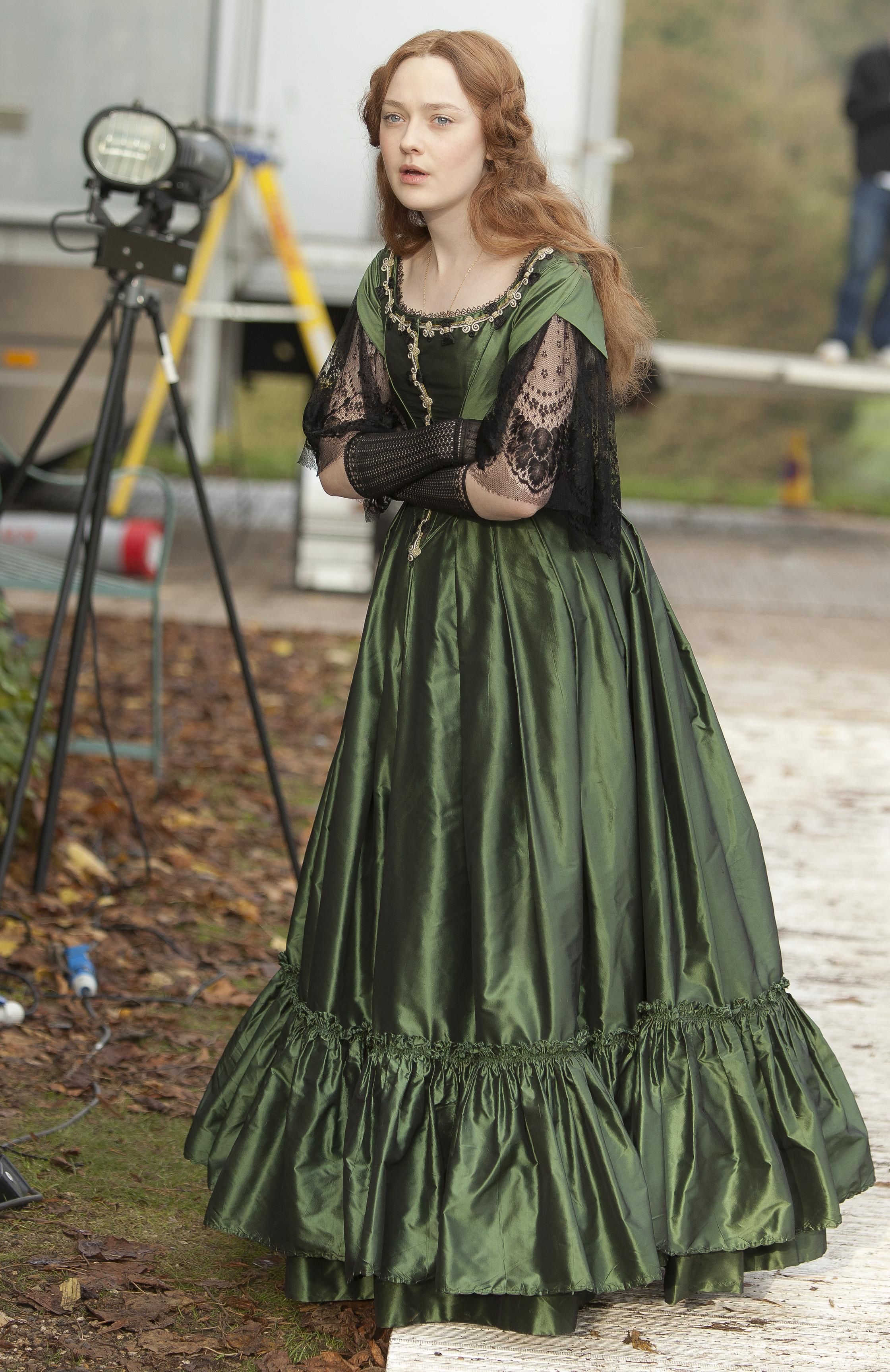 lovely-dakota-effie-11-10-2011-09.jpg