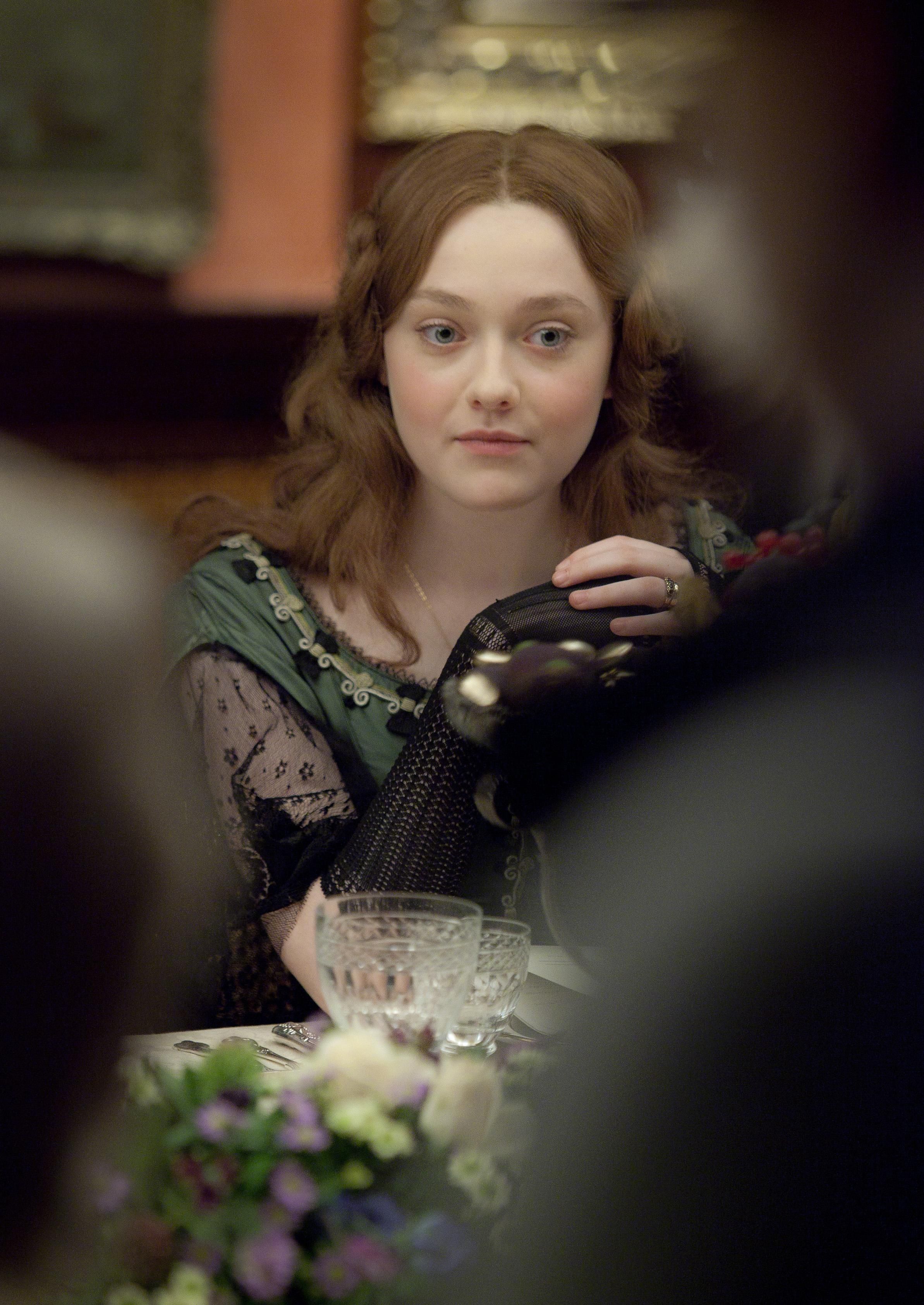 lovely-dakota-effie-11-10-2011-38.jpg