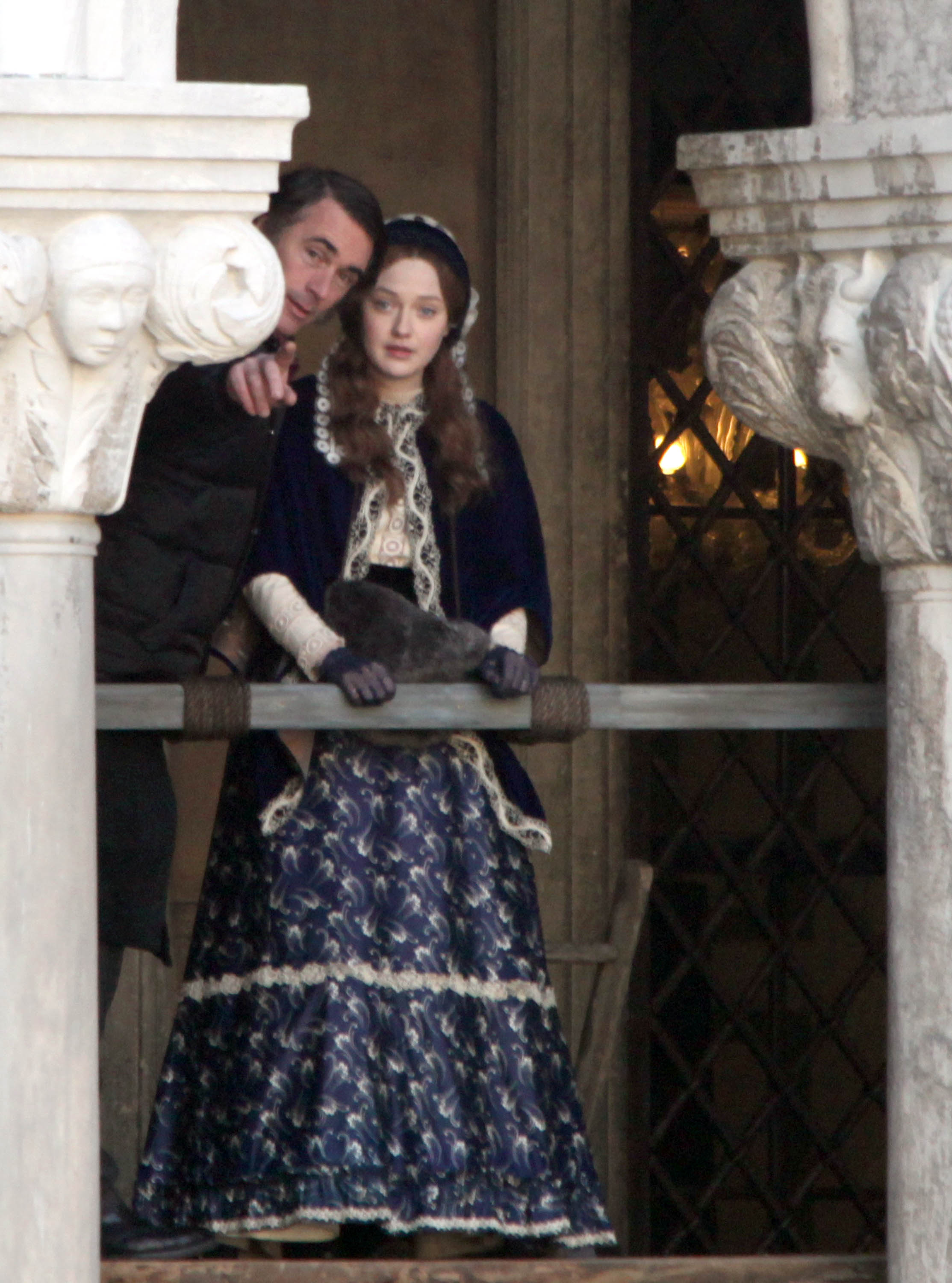 lovely-dakota-effie-11-30-2011-15.jpg