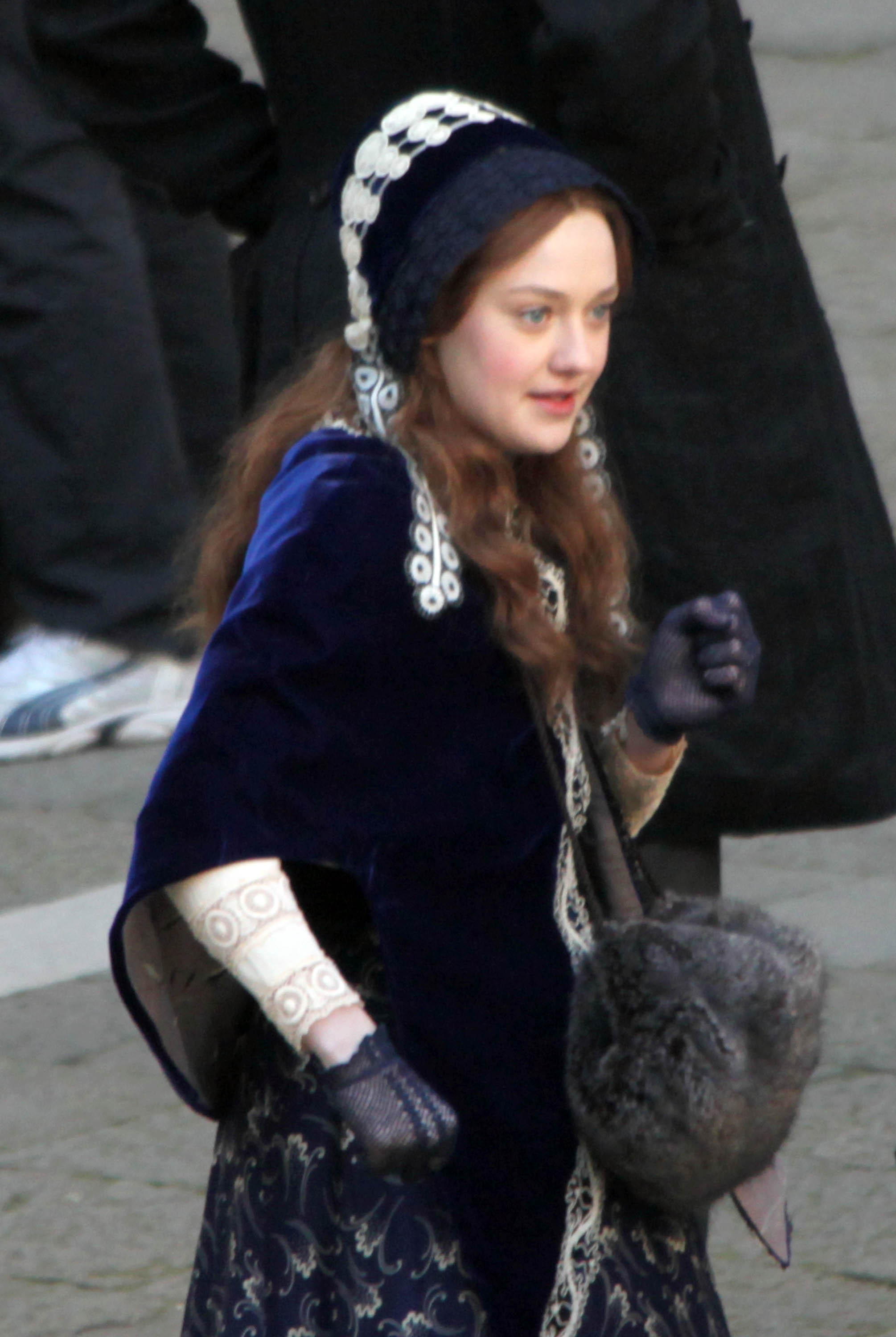 lovely-dakota-effie-11-30-2011-19.jpg