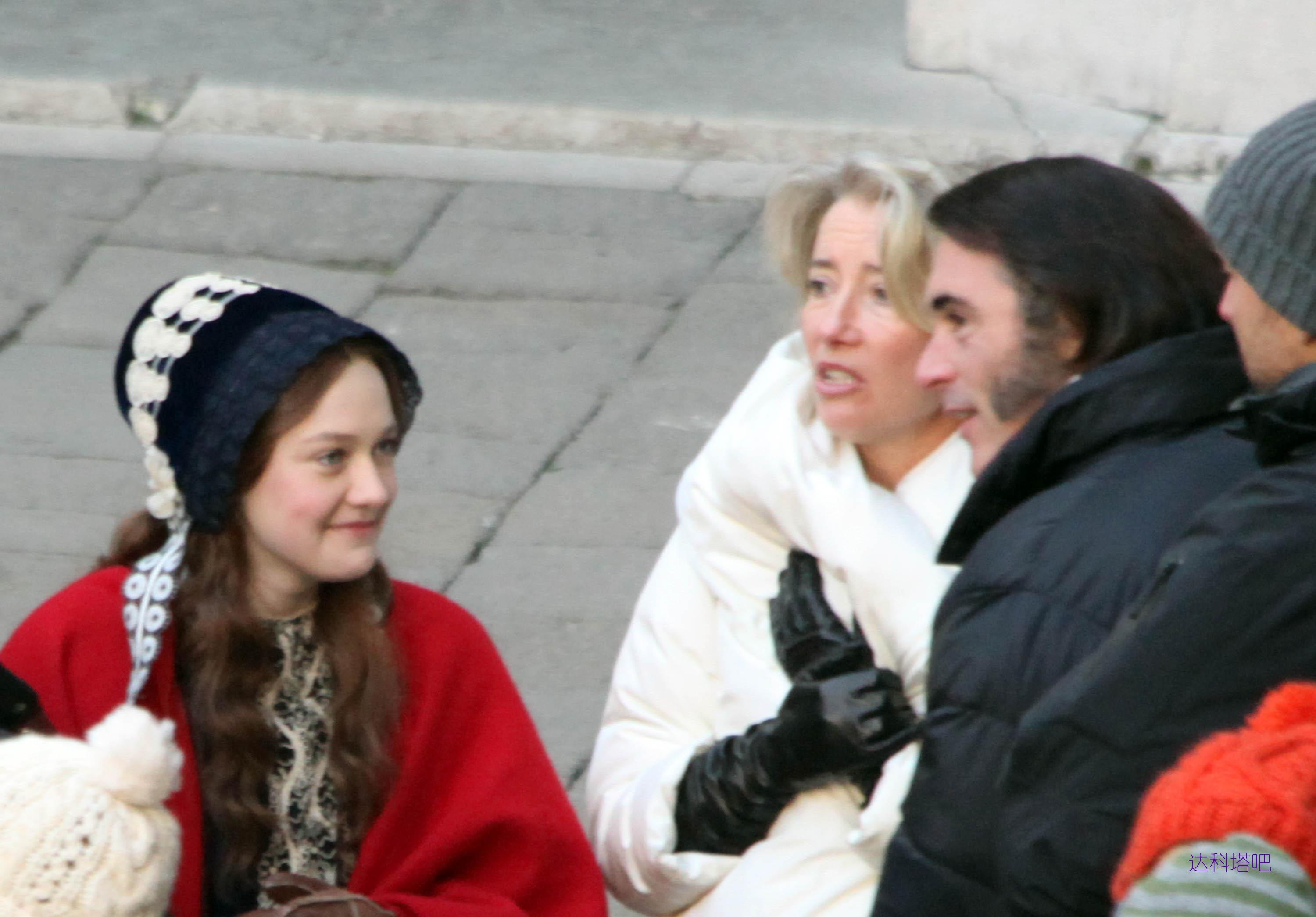 lovely-dakota-effie-11-30-2011-25.jpg