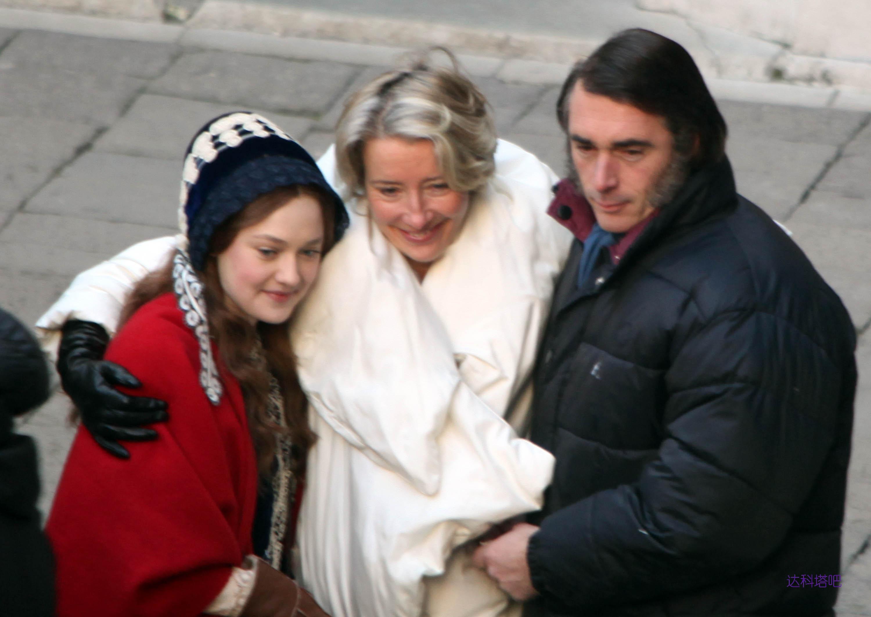 lovely-dakota-effie-11-30-2011-28.jpg