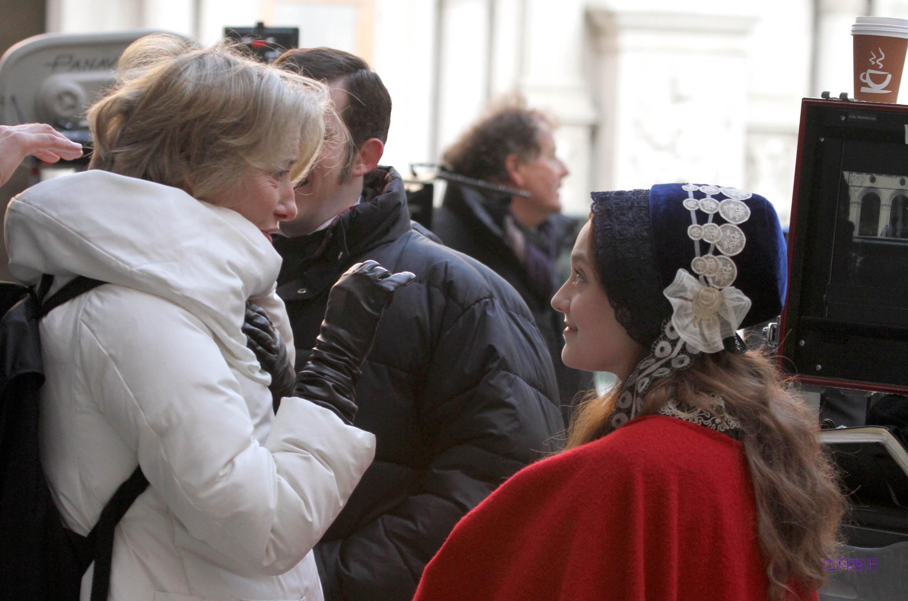 lovely-dakota-effie-11-30-2011-33.jpg