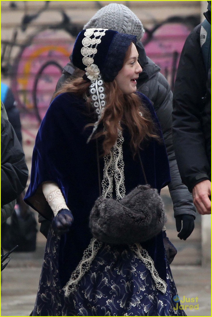 lovely-dakota-effie-12-01-2011-06.jpg
