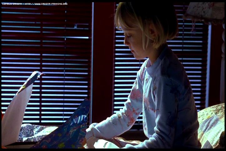 lovely-dakota-i-am-sam-dvd-sams-birthday-present-05.jpg