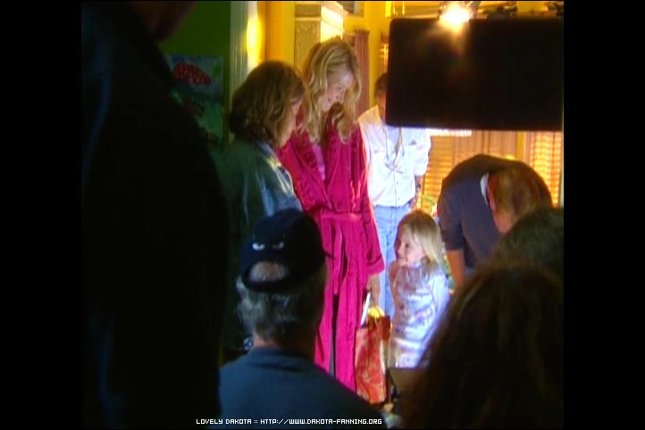 lovely-dakota-i-am-sam-dvd-becoming-sam-04.jpg