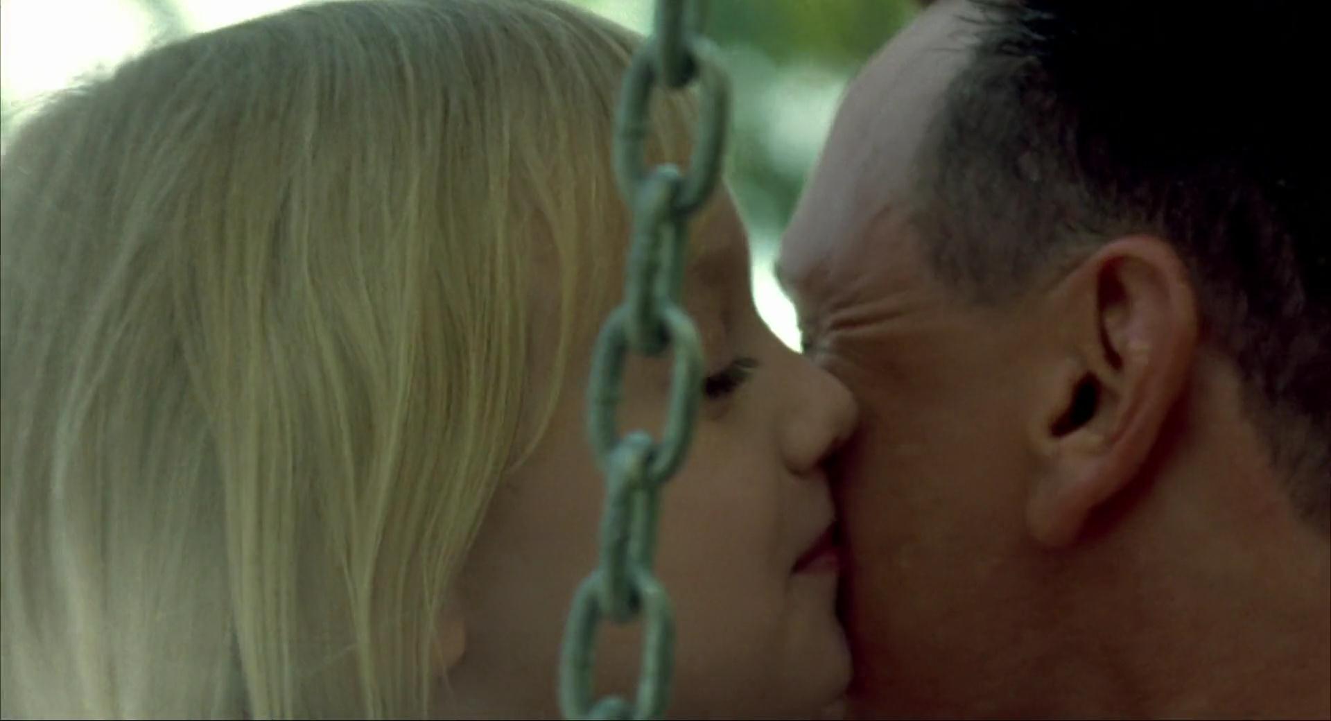 lovely-dakota-i-am-sam-screen-capture-010.jpg