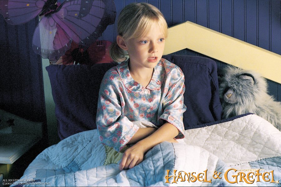 lovely-dakota-hansel-gretel-promotional-still-01.jpg