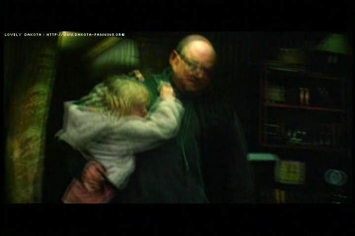 lovely-dakota-trapped-dvd-deleted-scenes-02.JPG