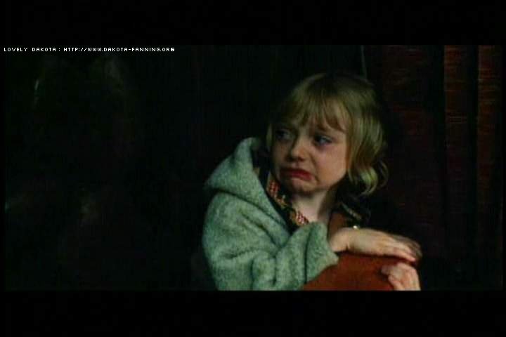lovely-dakota-trapped-dvd-deleted-scenes-06.JPG