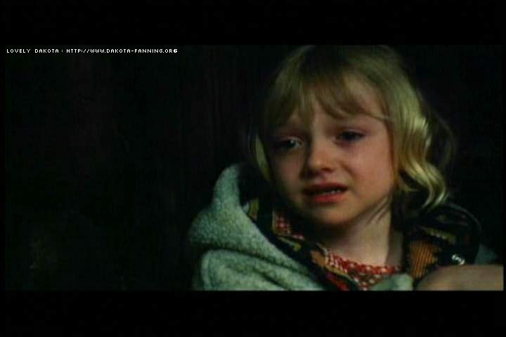 lovely-dakota-trapped-dvd-deleted-scenes-11.JPG