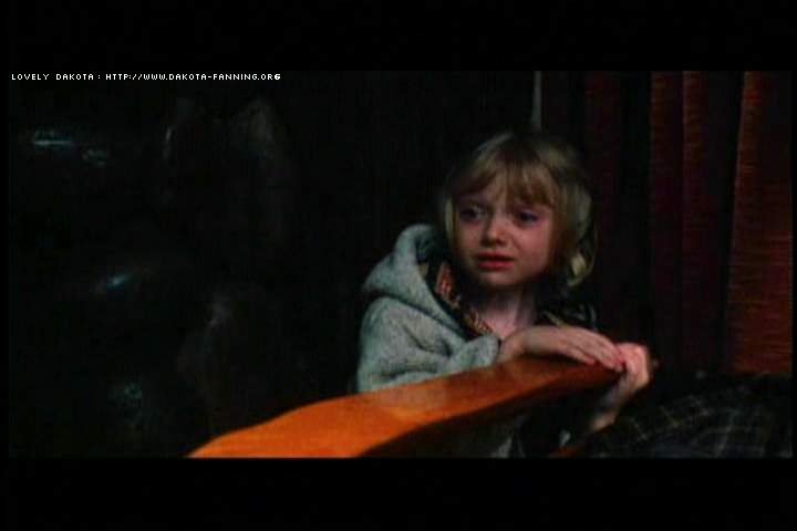lovely-dakota-trapped-dvd-deleted-scenes-16.JPG