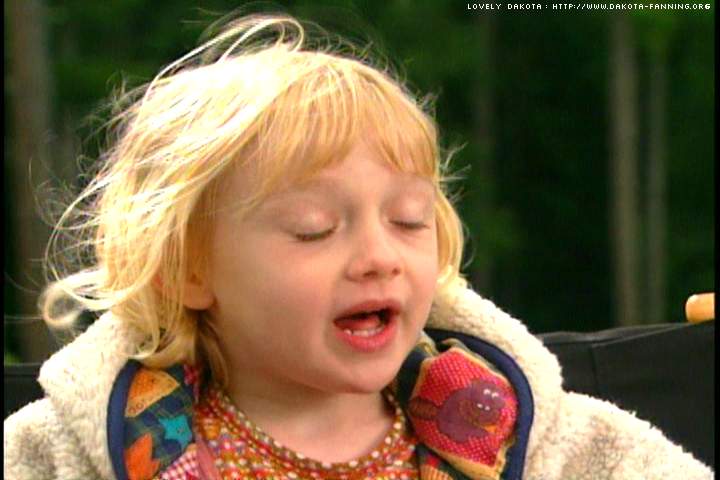 lovely-dakota-trapped-dvd-making-of-37.JPG