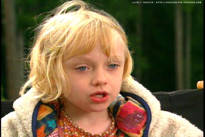 lovely-dakota-trapped-dvd-making-of-44.JPG