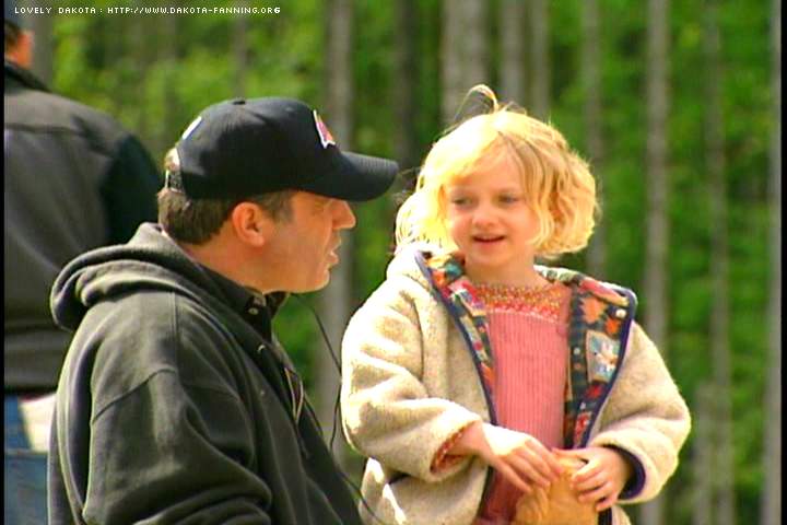 lovely-dakota-trapped-dvd-making-of-46.JPG
