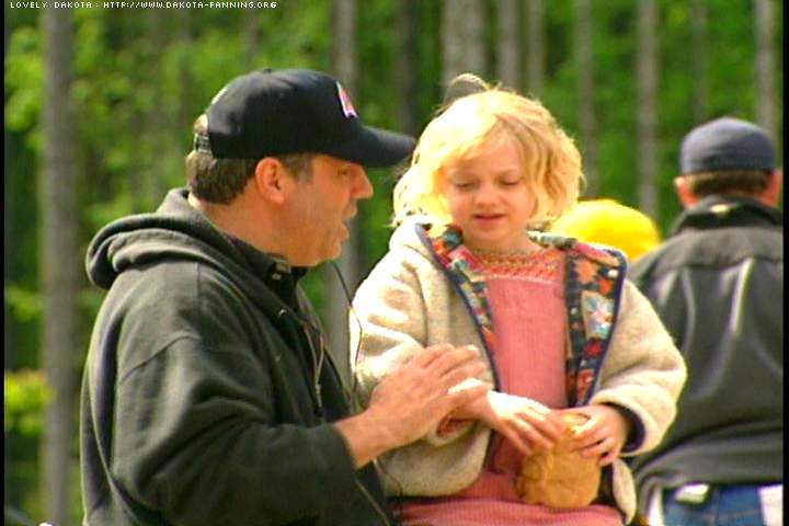 lovely-dakota-trapped-dvd-making-of-48.JPG