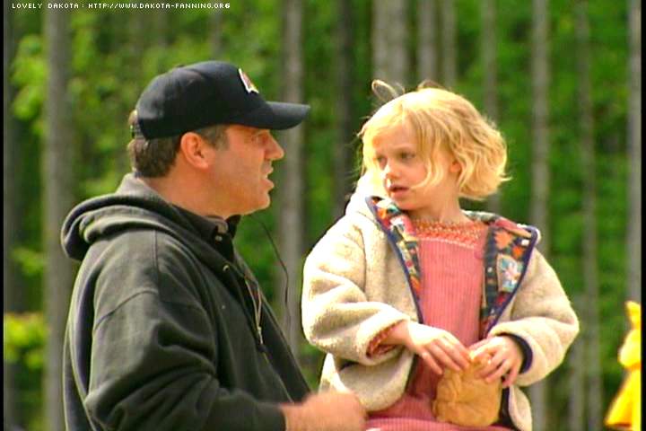 lovely-dakota-trapped-dvd-making-of-49.JPG