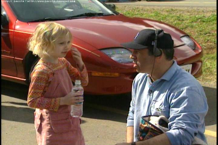 lovely-dakota-trapped-dvd-making-of-53.JPG