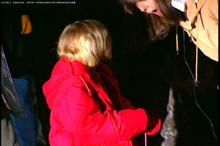 lovely-dakota-trapped-dvd-making-of-59.JPG