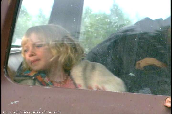 lovely-dakota-trapped-dvd-making-of-89.JPG