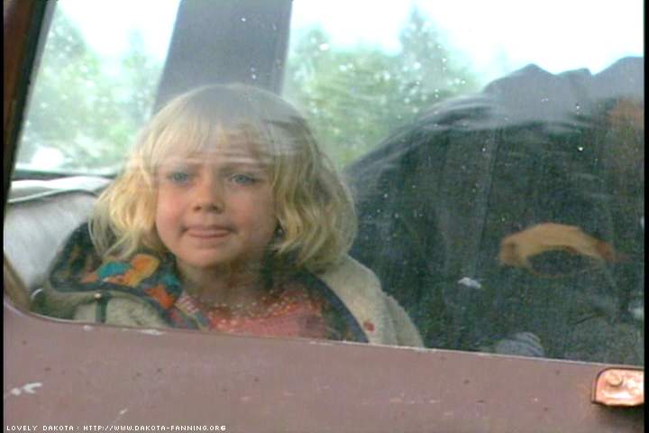 lovely-dakota-trapped-dvd-making-of-90.JPG