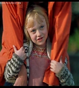 lovely-dakota-trapped-trailer-05.JPG