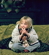 lovely-dakota-trapped-still-02.jpg