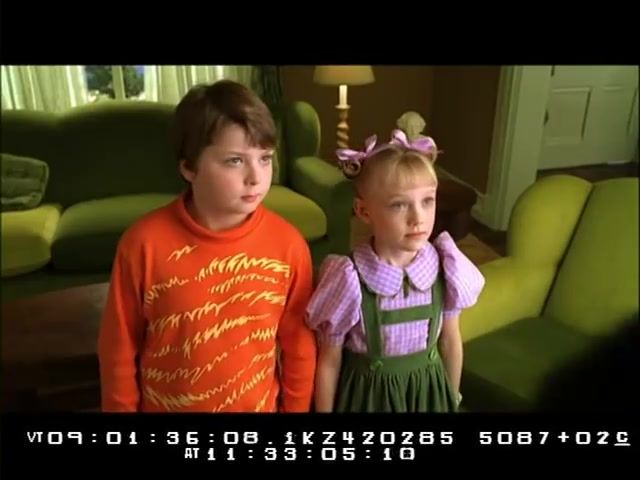 lovely-dakota-cat-hat-dvd-deleted-scene-002.JPG