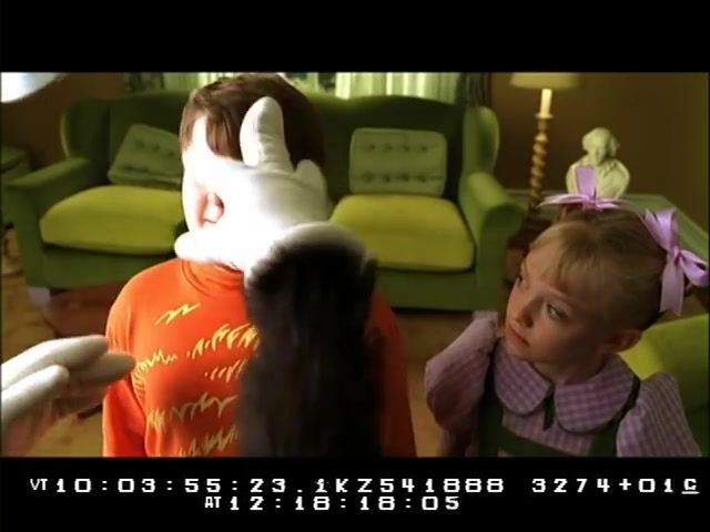 lovely-dakota-cat-hat-dvd-deleted-scene-009.JPG