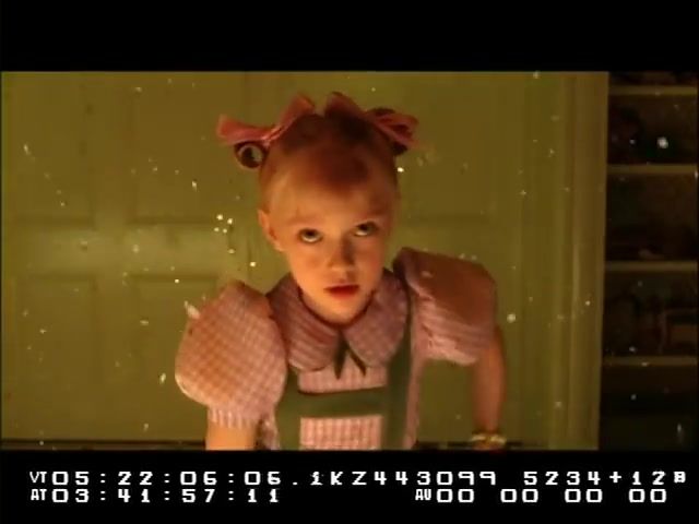 lovely-dakota-cat-hat-dvd-deleted-scene-014.JPG