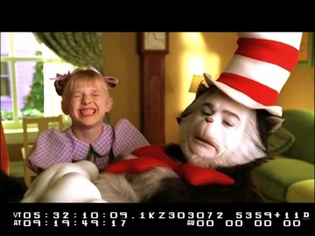 lovely-dakota-cat-hat-dvd-deleted-scene-028.JPG