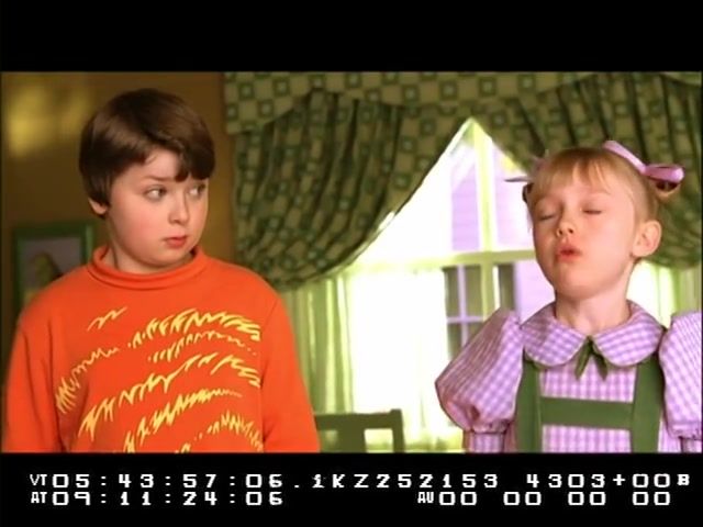 lovely-dakota-cat-hat-dvd-deleted-scene-039.JPG