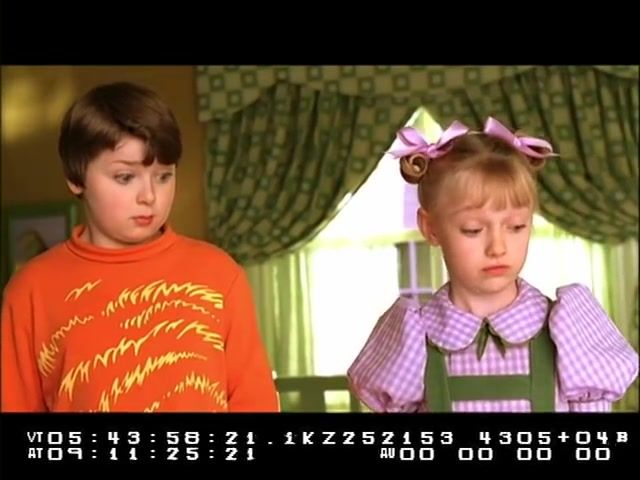 lovely-dakota-cat-hat-dvd-deleted-scene-040.JPG
