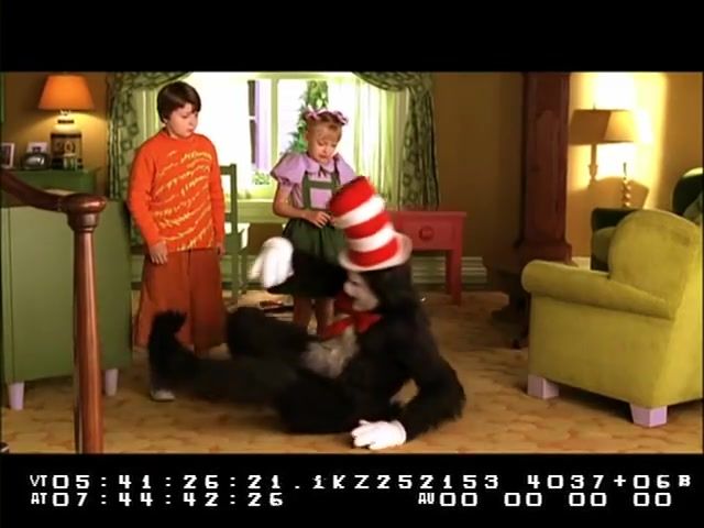 lovely-dakota-cat-hat-dvd-deleted-scene-042.JPG