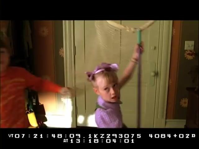 lovely-dakota-cat-hat-dvd-deleted-scene-043.JPG