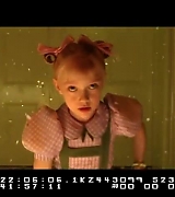 lovely-dakota-cat-hat-dvd-deleted-scene-014.JPG