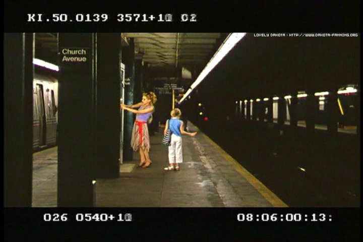 lovely-dakota-uptown-girls-dvd-deleted-scene-02.jpg