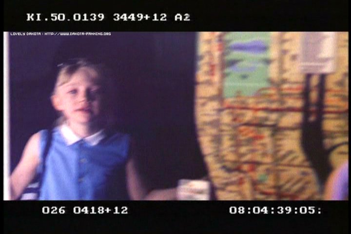 lovely-dakota-uptown-girls-dvd-deleted-scene-11.jpg