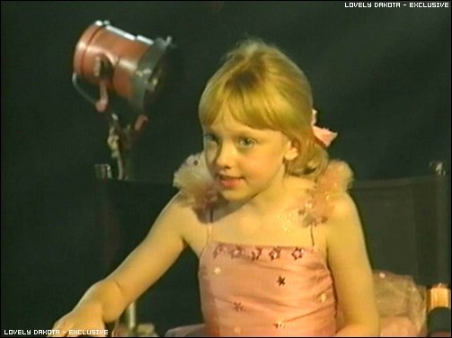 lovely-dakota-uptown-girls-dvd-interview-02.jpg