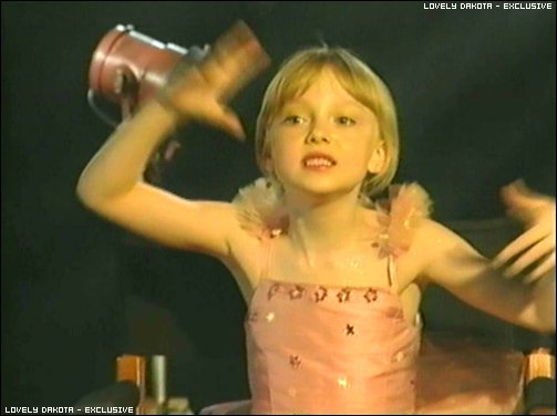 lovely-dakota-uptown-girls-dvd-interview-04.jpg