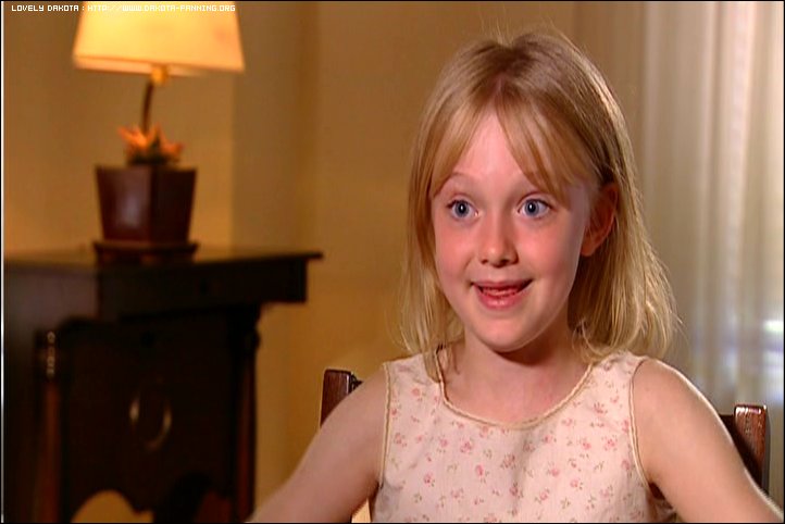 lovely-dakota-uptown-girls-dvd-rockin-style-11.jpg